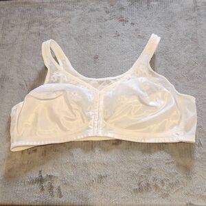 Exquisite Form Fully Posture No Wire Bra Front Close Style 565 size 46D White